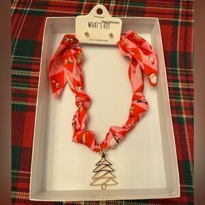 GORGEOUS NWT scarf necklace/earring set w/ Christmas tree